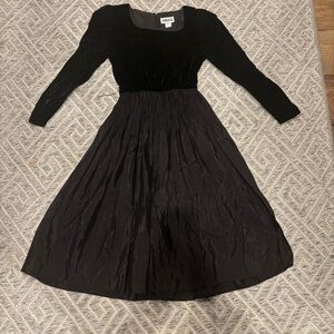 Vintage Virgo II Black Velvet & Crinkle Skirt Dress – Size 8 – Made in USA